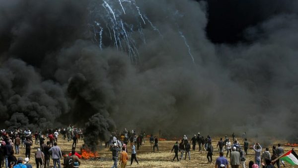 Palestinian protesters burn tires during clashes with Israeli security forces on the Gaza Israeli border east of Khan Yunis, in the southern Gaza Strip on April 6, 2018, the second of two border marches. April 13 marks a third week in a row the area has seen violence. Credit: Abed Rahim Khatib/ Flash90