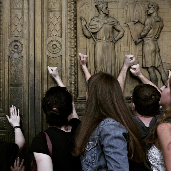 Photo: Andrew Harrer / Bloomberg Caption: Demonstrators pound on the front door of the U.S. Supreme Court after Brett Kavanaugh was confirmed by the Senate. OCTOBER 6, 2018