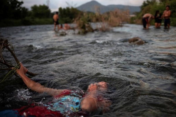Photo: Adrees Latif/ Reuters Caption: Jensi, a 14 year old migrant girl from Honduras, bathes in a freshwater stream as she and others take a rest in Pijijiapan, Mexico. October 25, 2018