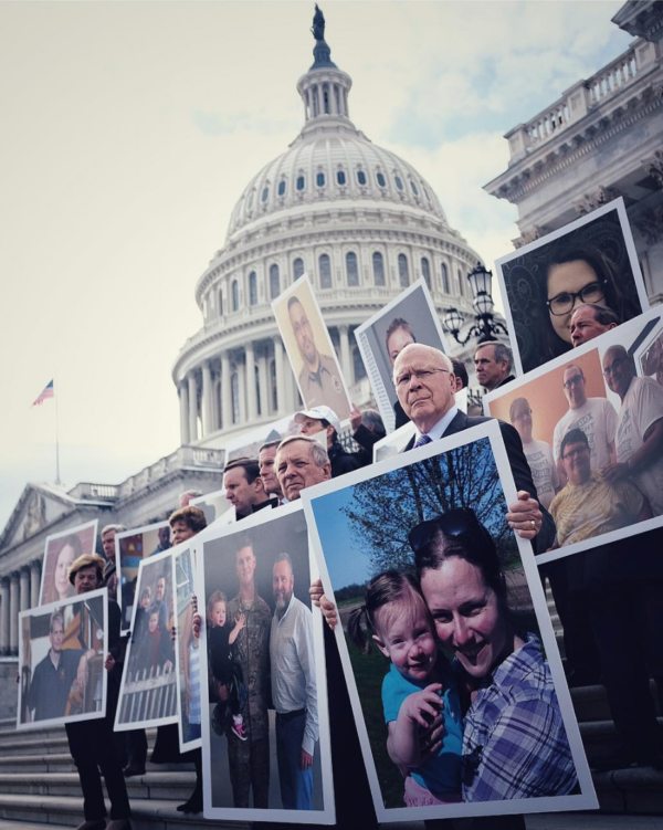 Photo: Frank Thorp V Senate Dems hold posters of pictures of constituents affected by the partial government shutdown on a chilly Wednesday.