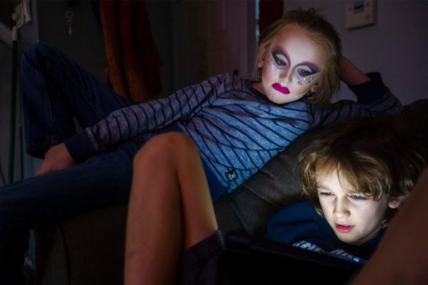 Photo: Amanda Voisard/Reuters. Keegan and Noah play video games.