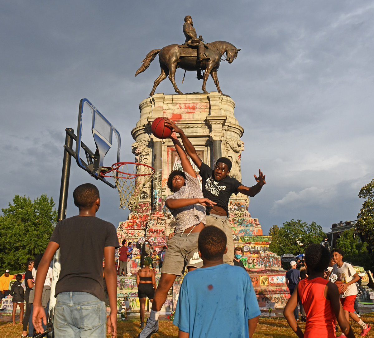 Refacing the Robert E. Lee Monument in Richmond