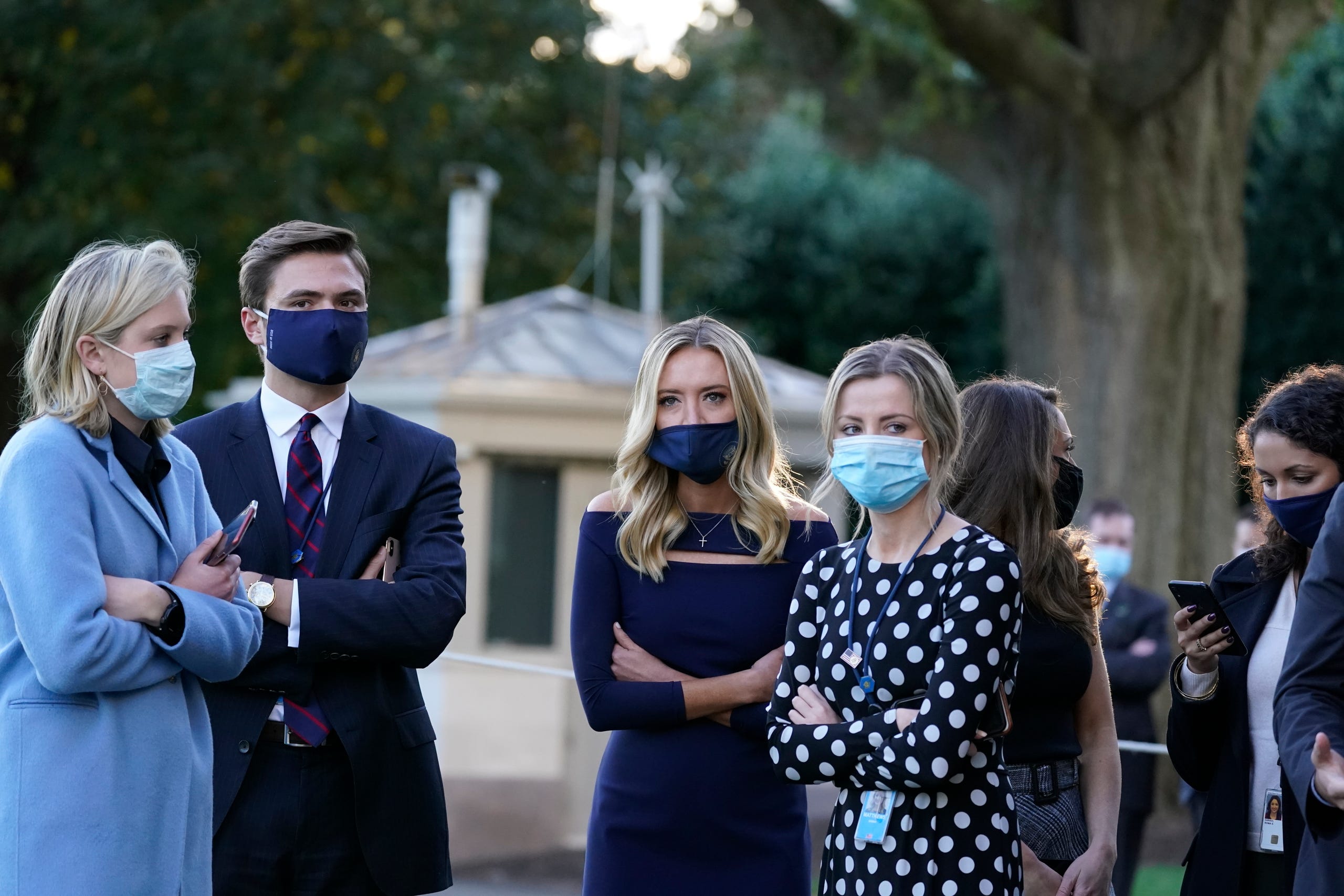 Chatting the Pictures: White House Swagger Vaporized as Soon as Trump Got Sick