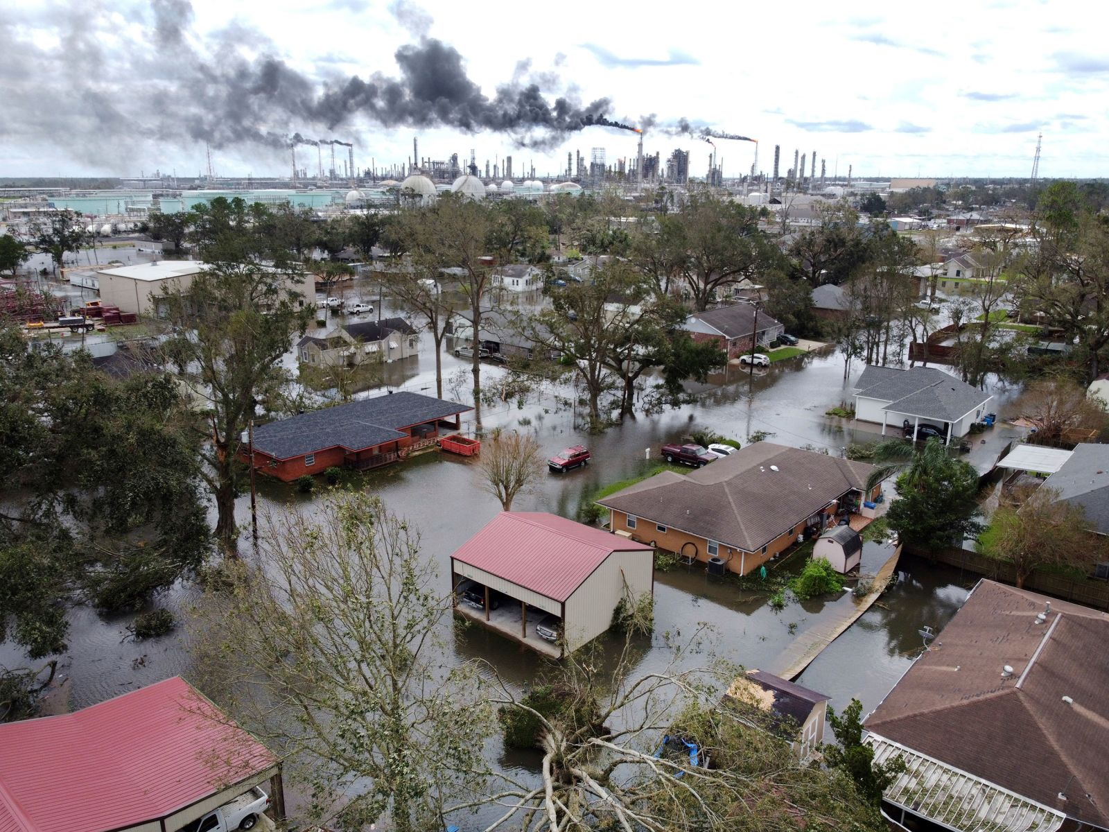 Chatting the Pictures: Hurricane Ida, Chemical Plants Flare Louisiana Gulf