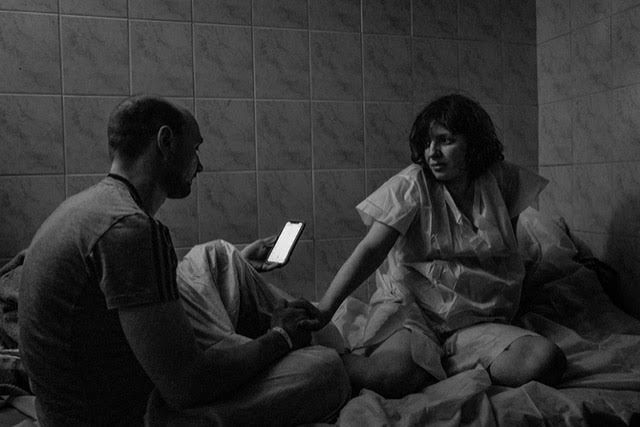 Chatting the Pictures: In the Bunker of a Maternity Hospital in Kyiv